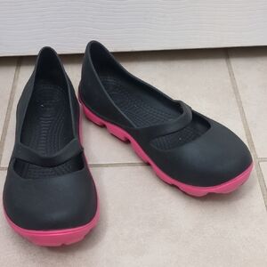 CROCS Black and Pink Women's Mary Jane Duet Round Toe Slip On Shoes